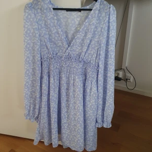 Sommarkläder  - Säljer denna jättefina klänning från lager 157, perfekt till sommaren. Den är endast provad och är i storlek S. Säljs för 60kr+frakt