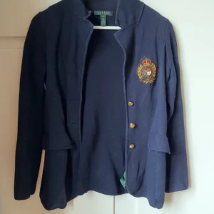 Ralph Lauren kofta - Fin Ralph lauren kofta! Använd men i gott skick! Xs men jag är S och sitter fint på mig!