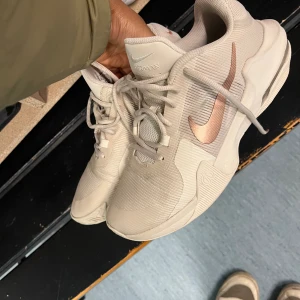 Nike airmax basketskor  - Använda i 2 månader  Super sköna! 