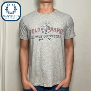 Ralph Lauren T-Shirt - Jättefet Ralph Lauren T-shirt i 9/10 skick! Han på bilden är 175cm/67kg (M/L)  Skriv vid frågor eller funderingar🙌