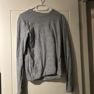 Snygg blå tröja - Snygg tröja från jack and jones. Säljer då jag inte använder längre men i super bra skick 9/10