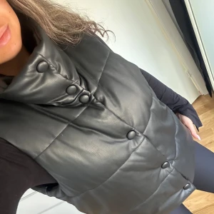 Väst - Perfekt väst nu inför våren och perfekt för promenader! 