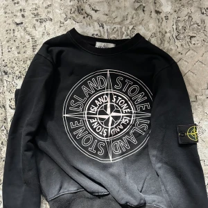 Stone Island Sweatshirt - Fint skick storlek s
