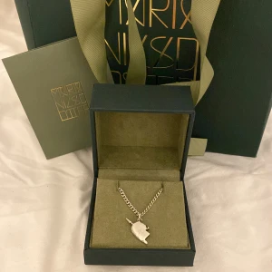 You and me halsband  - Säljer mitt så fina och populära you and me halsband från maria nilsdotter i längd 40cm🌟🌟kvitto och dustbag medföljer självklart!