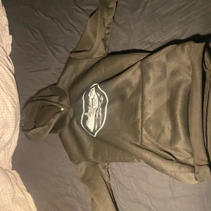 Cortiez Hoodie - Mycket fint skick. Vid Snabbaffär så kan jag sänka pris. Har du frågor e d ba att skriva! 