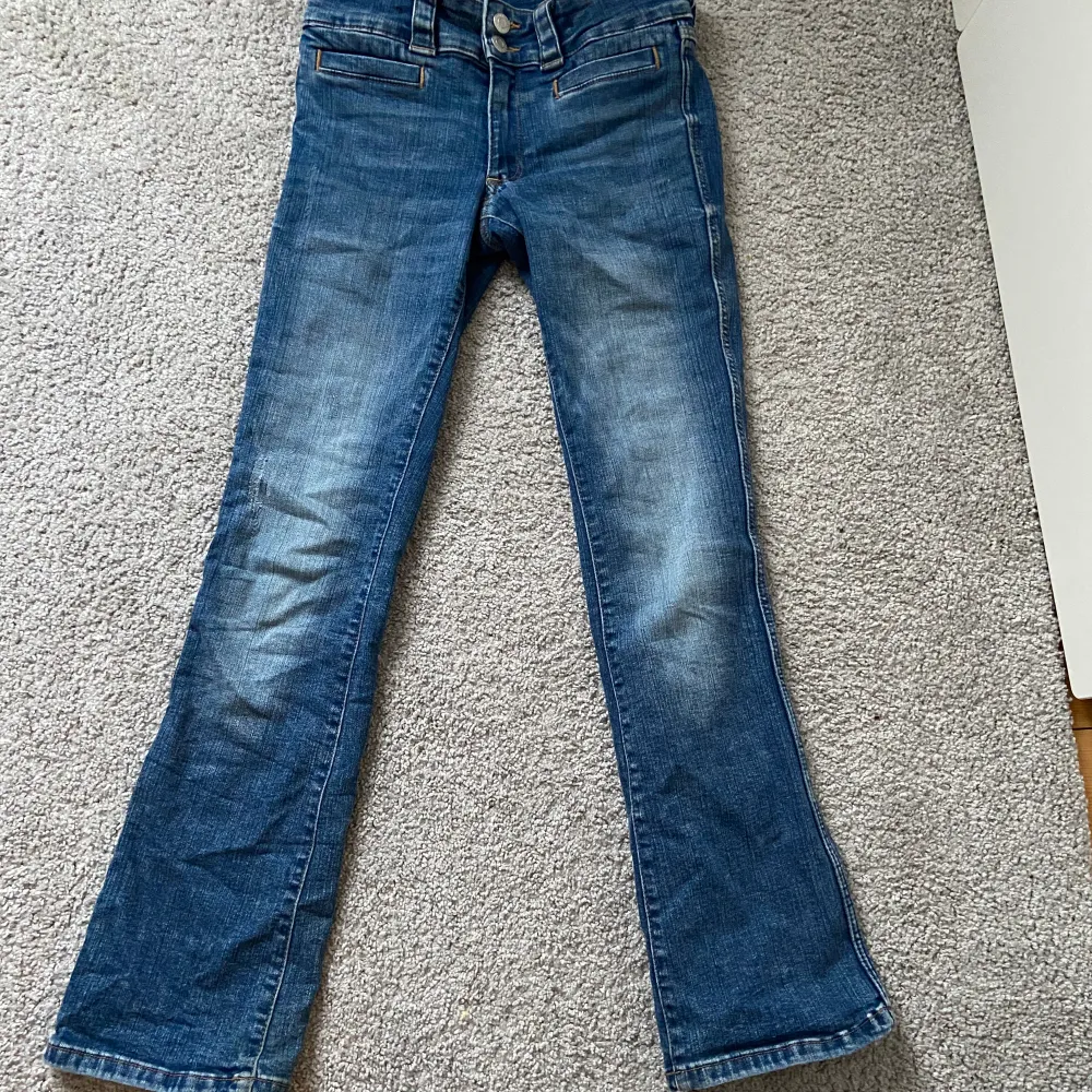 Säljer dessa super fina lågmidjade bootcut jeansen. Jeans & Byxor.