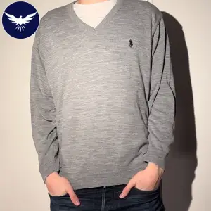 En riktigt snygg Ralph Lauren stickad tröja | skick 9/10 inga defekter | modellen är 184 och väger 70kg