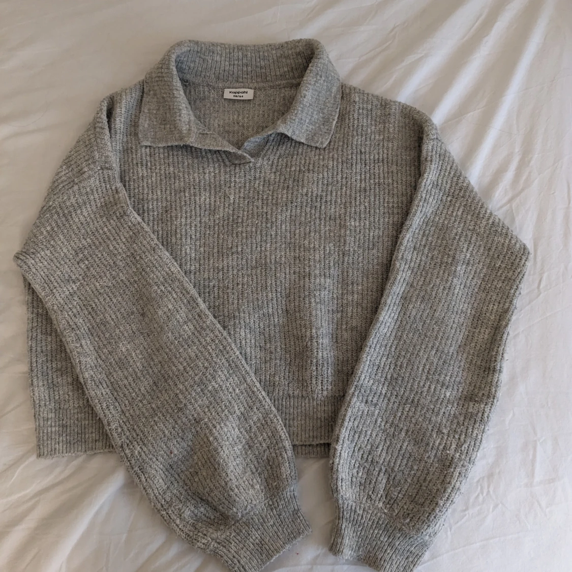 Stickad tröja med krage - 90