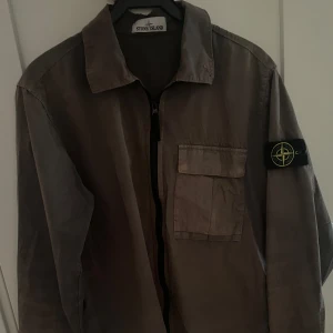 Stone Island Overshirr  - Stone island overshirt/jacka  I fint skick, 7/10 Storlek M