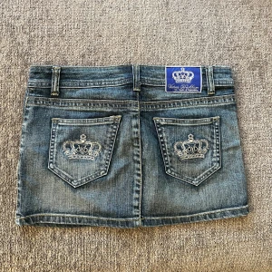 Victoria Beckham jeans kjol  - Nyskick🩷 Midjebredd är 42,5 cm och längden på kjolen är 30 cm