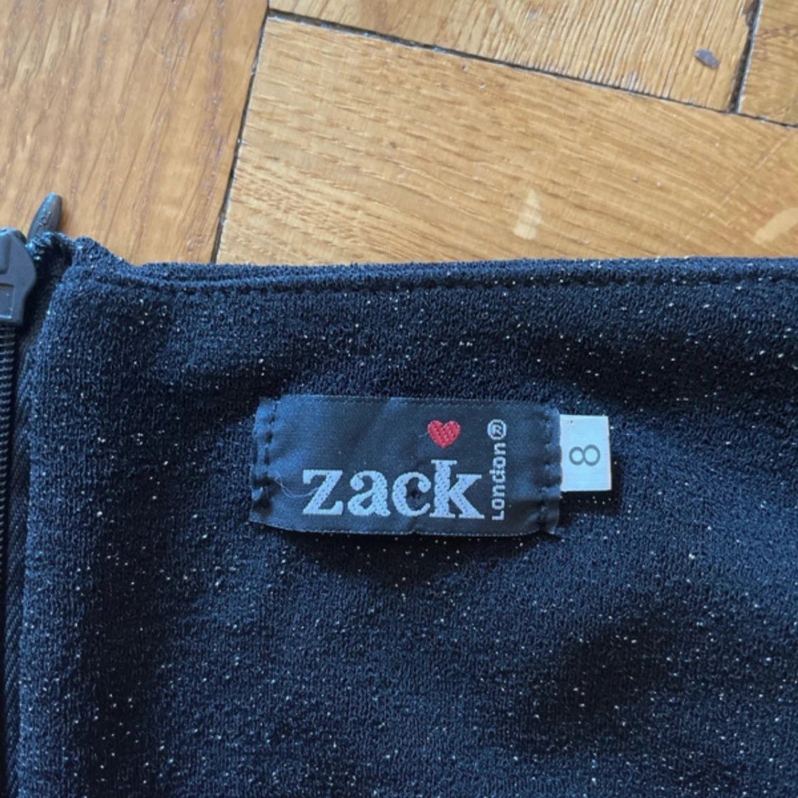 Glittrig klänning - 92