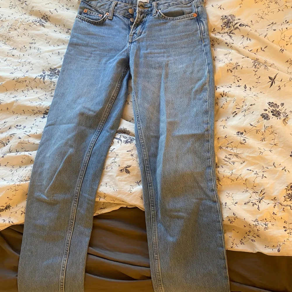 Säljer dessa lowwaist jeans från lager 157 för de hat blivit för små för mig tyvärr💞 knappt använda, nyskick. Jeans & Byxor.