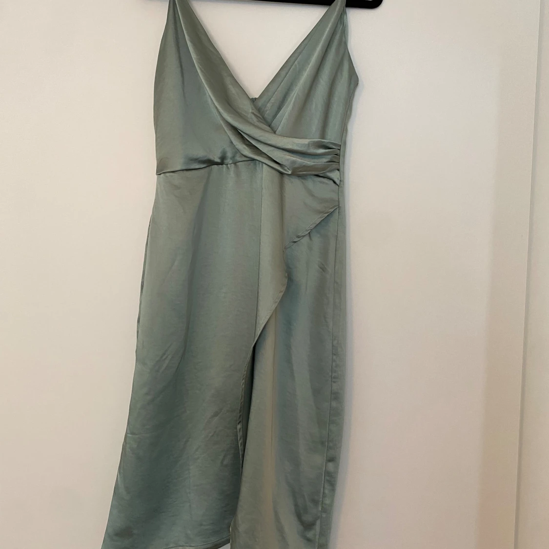 Grön satin klänning