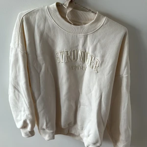 Stronger tröja  - Fint skick 🌸