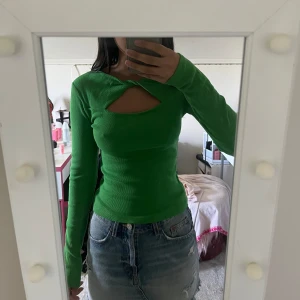 Tröja  - Tröja från Gina som är använd en gång och super fin💓