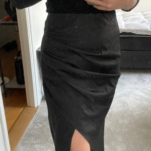 Kjol - från Shein i Storlek S, aldrig använd :)