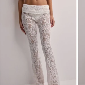 Vita spetsbyxor - Super fina spetsbyxor med pris lapp kvar ! Ej kommit till användning tyvärr. I princip slutsålda🥰 storlek xs