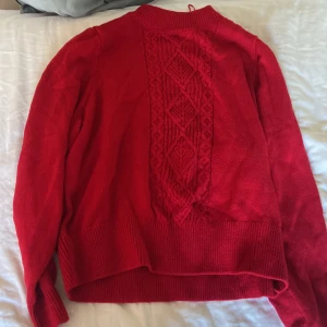 Röd stickad tröja - Jultröja, köpt till mig som har S i XL gör att vara oversized💕