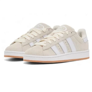 Adidas campus 00s - Säljer mina helt nya adidas Campus i färgen wonder white gum. De är helt orörda, bara impregnerade, och kommer med låda och extra skosnören. 
