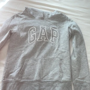 Gap hoddie - Jätte snygg och skön gap hoddie. Tyvärr för liten för mig.