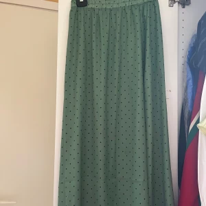 Grön kjol - Använd en gång, köpt på Zalando för 4 år sen