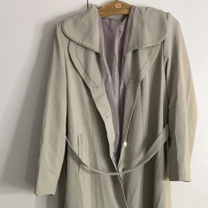 Trenchcoat  - Lång trenchcoat med waistband