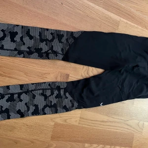 Träningsleggings  - Träningsleggings som passar bra till utomhusträning under hösten, dom har reflex detaljer