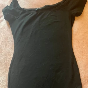 Tajt Klänning  - Använt en gång i perfekt skick