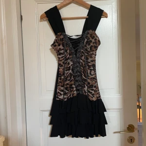 Leopardklänning - Leopardklänning från progress, minidress