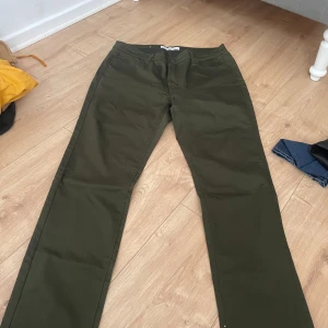 Olivgröna jeans  - Nästan helt nya 