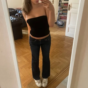 Levis lowwaist bootcut jeans - Säljer dessa bootcut lowwaist jeansen från Levis! Passar folk som inte vill ha för skinny i toppen av jeansen! Inga defekter! Aldrig använda! Kan mötas upp eller posta!