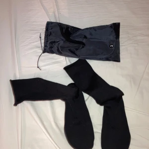 Yeezy Pods - Bra skick, aldrig använt. Storlek passar mig som är 44 i sko storlek