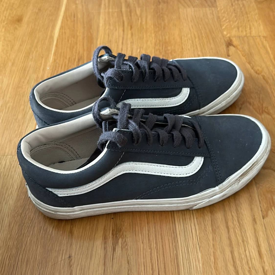 Mörk gråa vans - 92