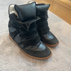 Isabel Marant skor - Jättesnygga Isabel Marant som jag har köpt på plick! Är inte säker på äktheten