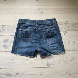 Victoria Beckham shorts - I fint skick! Broderi på fickorna. Mid waist!!
