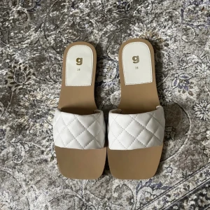 Tofflor  - Fina tofflor till sommaren ifrån Gina Trico. 