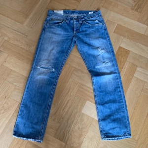 Dondup jeans - Bra sick säljer pga dom har blivit för små nypris ca 2,8 skriv om du har frågor kan även ta emot byten priset är ej hugget i sten!🪨💯🤝🏻
