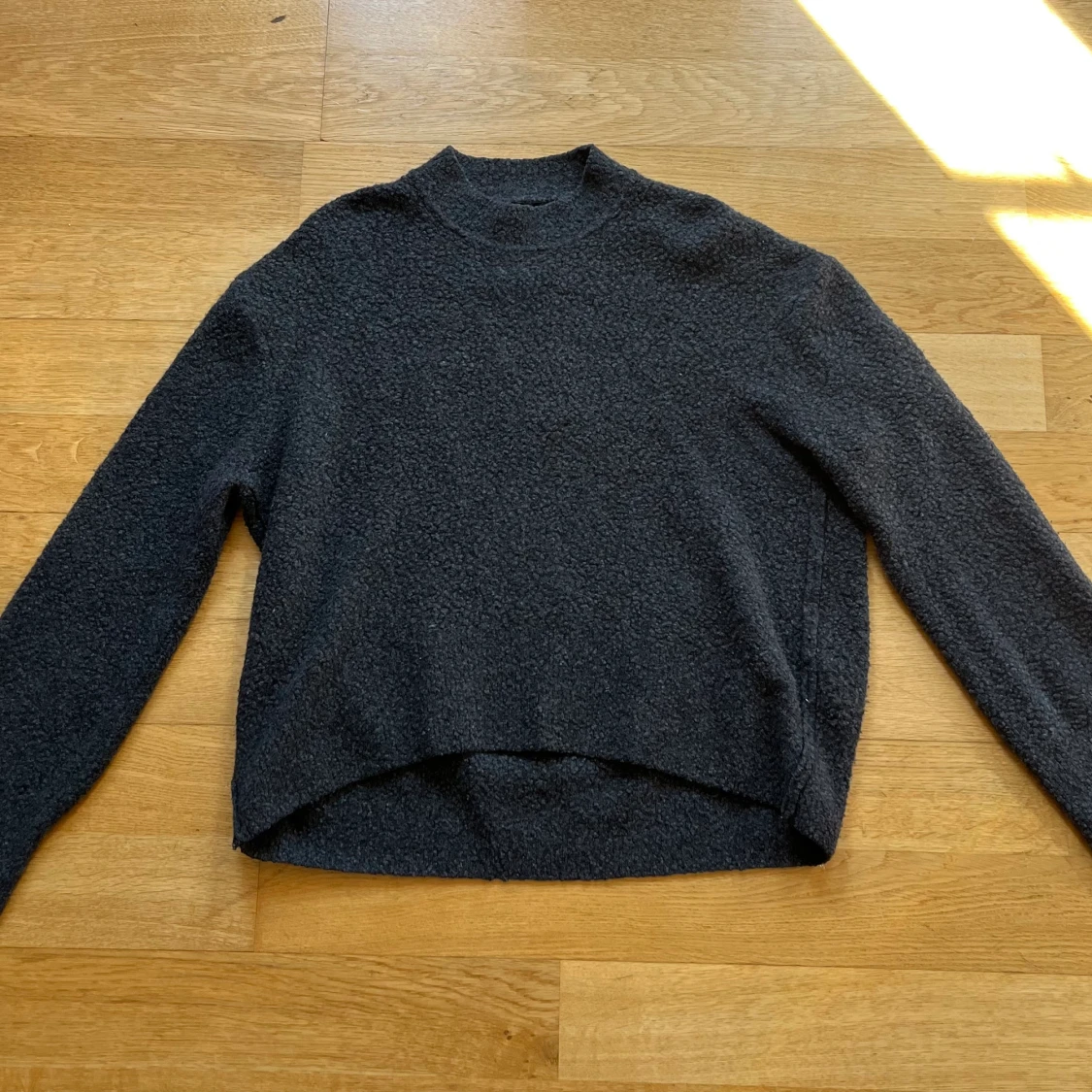 Grå stickad COS tröja