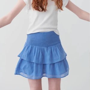 Kjol - Jätte snygg kjol från Gina tricot! Är i nyskick ( prislappen är kvar) köpt för 200kr