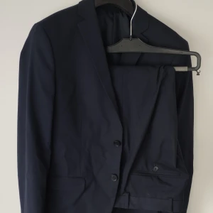 Kavaj Selected Homme - Bra skick! Första bilden visar mer exakt färg  Byxor 150kr Kavaj 150kr Båda 200kr