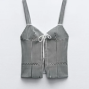 Rutig korsettopp - Snygg topp från Zara, oanvänd med prislapp kvar!!💖