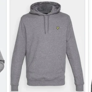 Lyle&Scott Hoodie - Grå Lyle&Scott hoodie i nyskick  Nypris ca 500 kronor, säljer för 200, men pris kan diskuteras✨