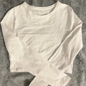 Basic Longsleeve🤍 - Basic långärmad tröja 💘