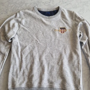 Gant tröja - Använd 2 säsonger, storlek 156/164, äkta.