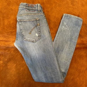 Dondup - Blåa Dondup george i str 31  Passar 175-185