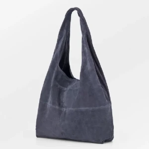 Beck Söndergaard väska - Rymlig och lyxig väska i mocka från Beck Söndergaard! Nypris ca 1500 kr💗