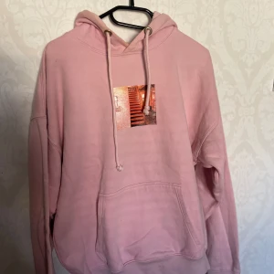Rosa hoodie - Rosa hoodie från Carlings! Använt väldigt få gånger! 