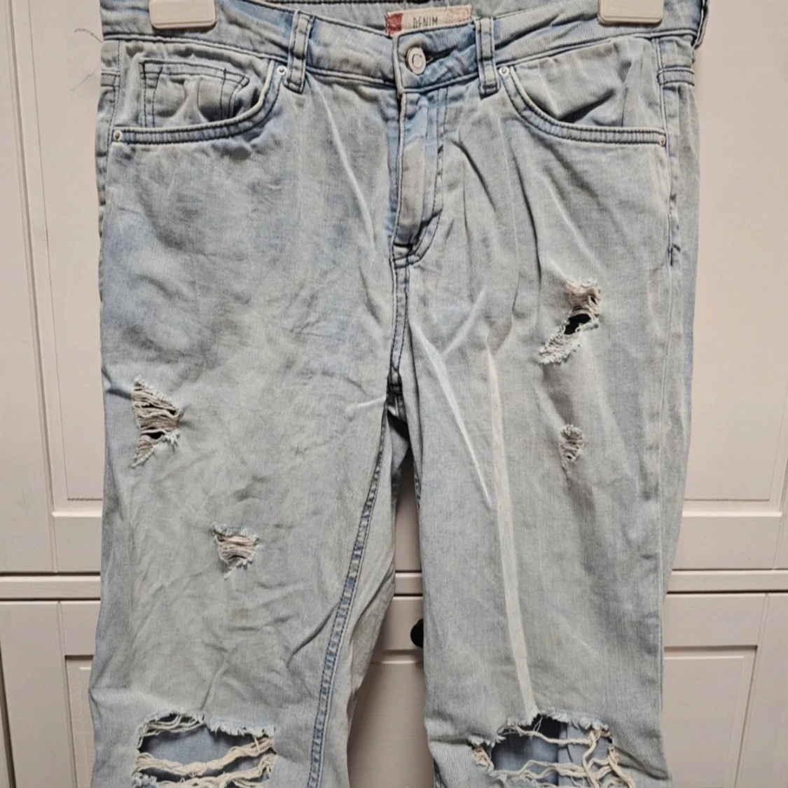 Slim jeans med revor 38 - 90