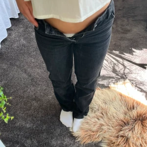 Svarta jeans  - Snygga svarta bootcut/raka jeans. Tyvärr för små för mig. Skriv privat för fler frågor🫶