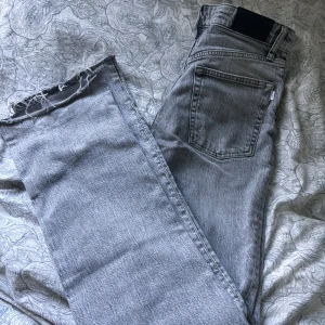 Raka jeans - Raka jeans från woodbird. Känns som storlek 36.